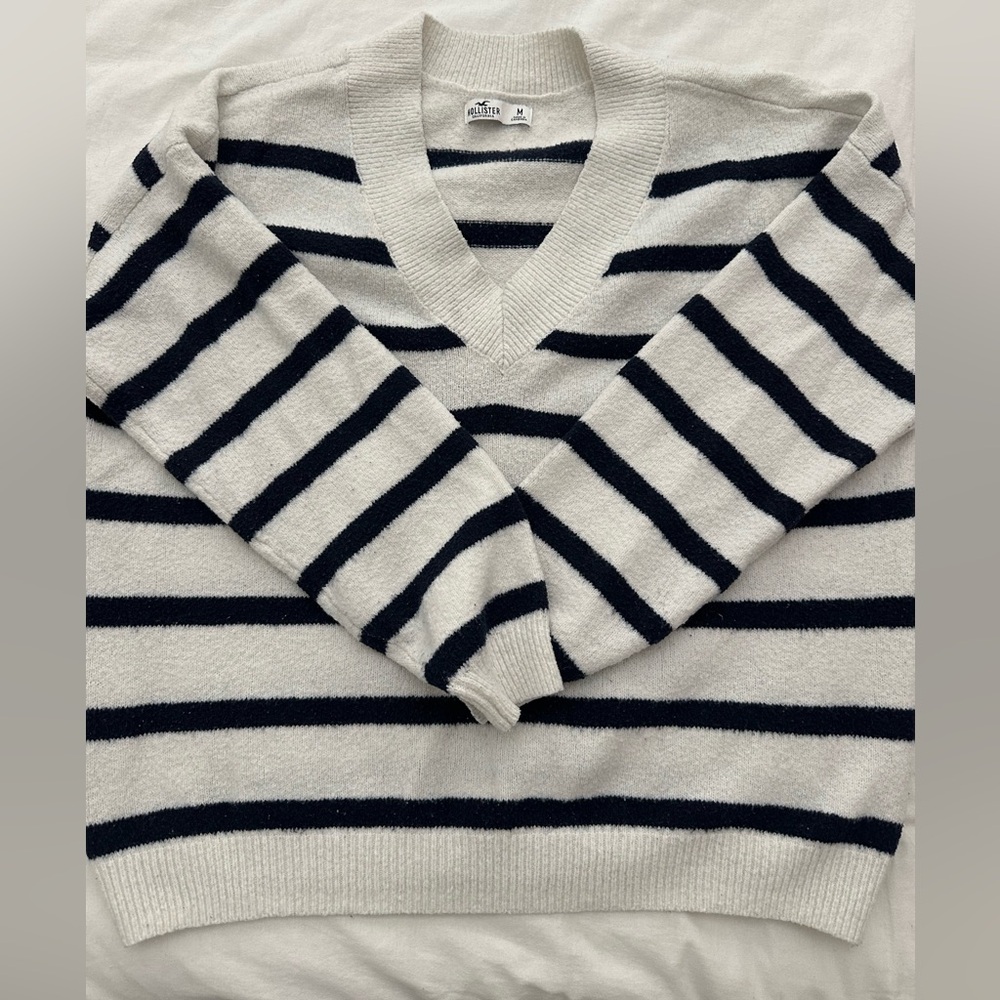 Hollister sweater